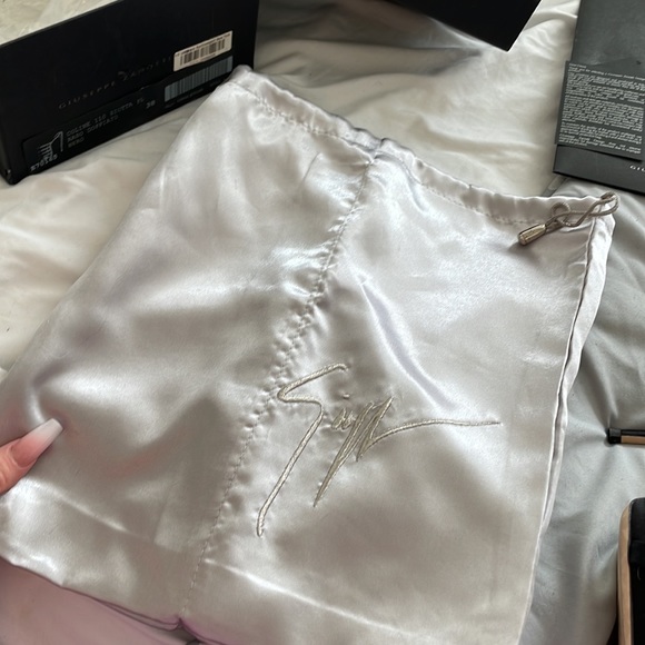 Giuseppe zannotti black heels with crystal detailing - Picture 6 of 6